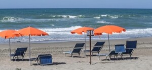 Сальмонелла, ротавирус, гепатит А: на каких пляжах Харькова и области не рекомендуют купаться