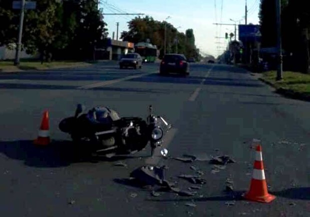 На Северной Салтовке мотоцикл влетел в легковушку. Фото: патрульная полиция