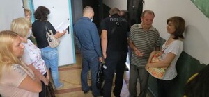 Чи можуть комунальники ремонтувати спільний трубопровід у квартирі без згоди власника?