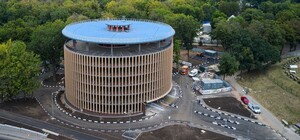 С почасовым тарифом: в саду Шевченко заработал многоуровневый паркинг