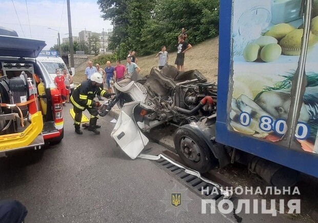 Харьковчане опубликовали видео спасения водителя в ДТП. Фото: полиция Харьковской области
