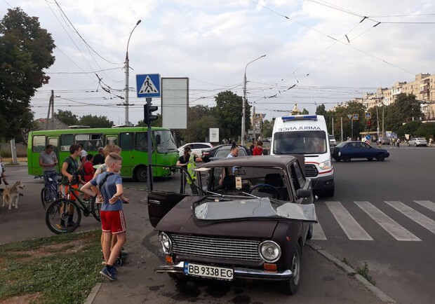 На Героев Сталинграда авария с пострадавшими. Фото: патрульная полиция Харьковской области