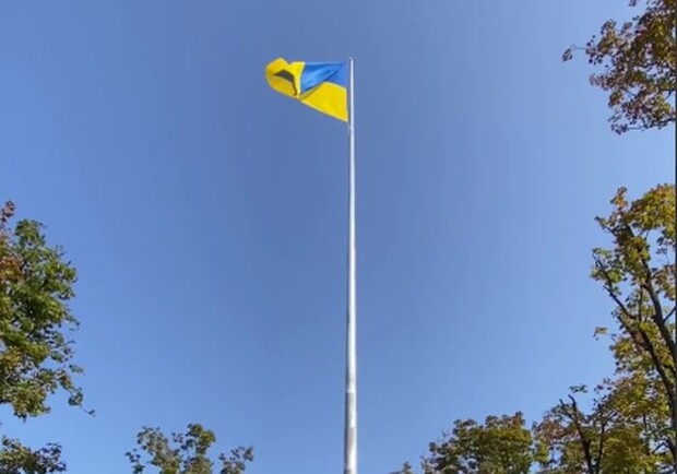 В Харькове подняли флаг на самом высоком в Украине флагштоке