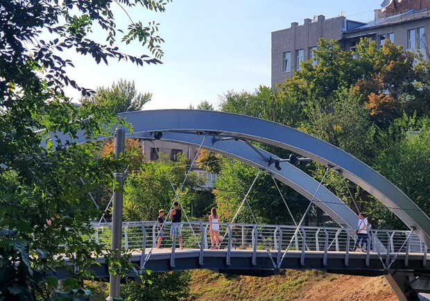 Зоологический мост открылся после реконструкции. Фото: Vgorode