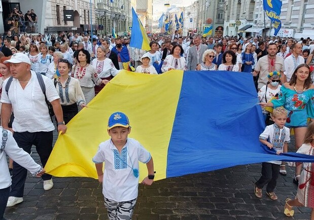 В Харькове проходит масштабный парад вышиванок. Фото: Суспільне