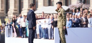 Участвовал в боях под Иловайском: Зеленский наградил полковника из Мелитополя