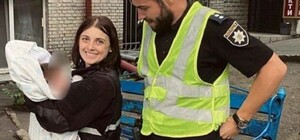 Отец года: в Киеве нетрезвый мужчина потерял на улице двухмесячного ребенка