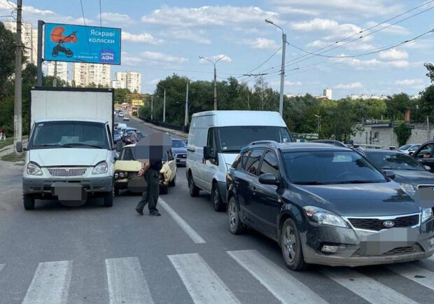 На Салтовке — ДТП с четырьмя автомобилями. Фото: патрульная полиция Харьковской области