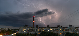 Захватывающие кадры: в Запорожье бушевала гроза