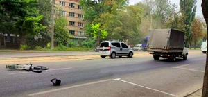 Из-за ямы на дороге: в Днепре велосипедист 