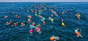 Есть на что посмотреть: на Ланжероне стартовал массовый заплыв по Черному морю