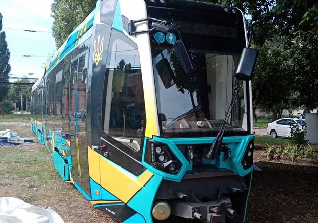 В Харькове появился низкопольный швейцарский трамвай Stadler. Фото: facebook.com/mykharkov