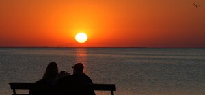 Завораживающие кадры: как выглядит закат на Азовском море