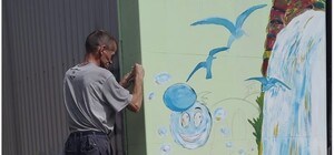 С волком и водопадом: художник разрисовывает подземный переход на Сталеваров