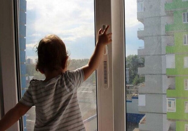На ХТЗ из окна выпала годовалая девочка. Фото: odessa.online