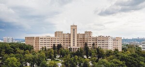 Не только для студентов: в ХНУ имени Каразина открылся второй центр вакцинации от коронавируса