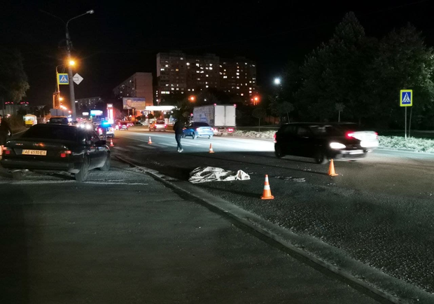 На Салтовке легковушка насмерть сбила пешехода. Фото: СТО Харьков