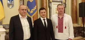 Спас детей: Зеленский наградил тракториста из Запорожской области