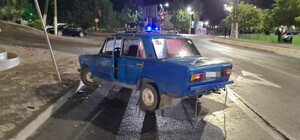 Отмечали свадьбу: в Мелитополе автомобиль сбил троих пешеходов на тротуаре