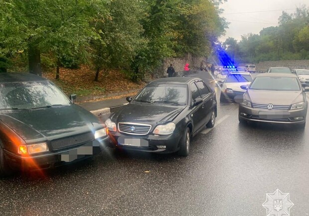 На Журавлевском спуске — массовое ДТП с пострадавшими. Фото: Управление патрульной полиции Харьковской области