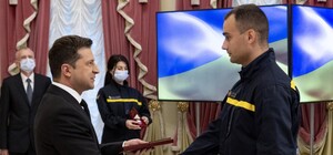За мужество и самоотвагу: Зеленский наградил днепровских спасателей