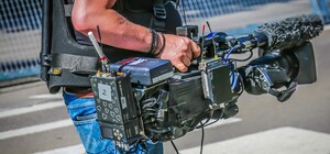 Сотрудники Укрэксимбанка напали на журналистов во время интервью: что говорят в банке