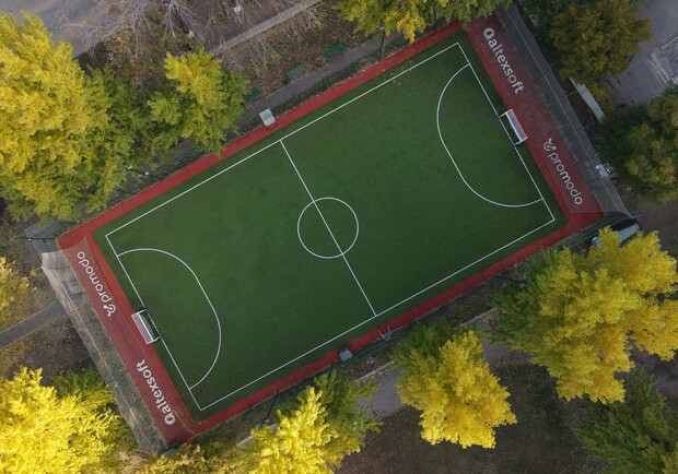 Выпускники ХНУРЭ реконструировали футбольное поле