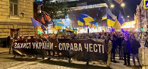 Фотофакт: в Харькове прошел марш защитников Украины