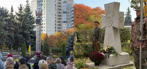 В честь Дня защитников и защитниц: в Киеве открыли два памятника украинским военным