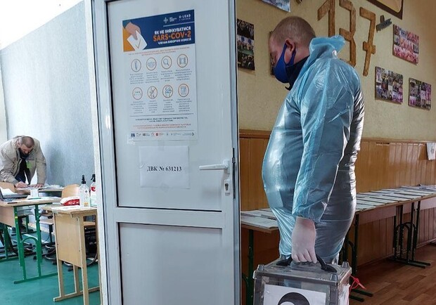Как проголосовать на выборах мэра Харькова, если заболел коронавирусом. Фото: suspilne.media