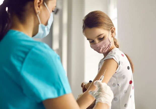 В Украине разрешили вакцинировать детей от коронавируса. Фото: dailyadvent.com