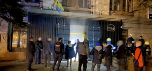 Все в дыму: в центре Днепра вспыхнула бургерная (видео)