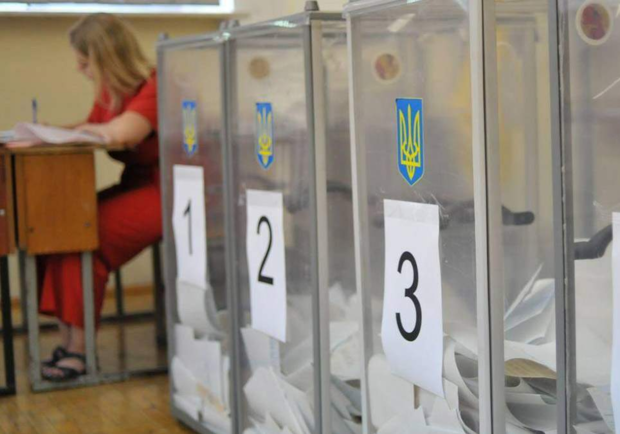 Еще три районных избиркома сдали в ТИК протоколы голосования. Фото: vybory.24tv.ua