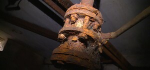 Воняет две недели: в подвале полтавской многоэтажки скопились нечистоты