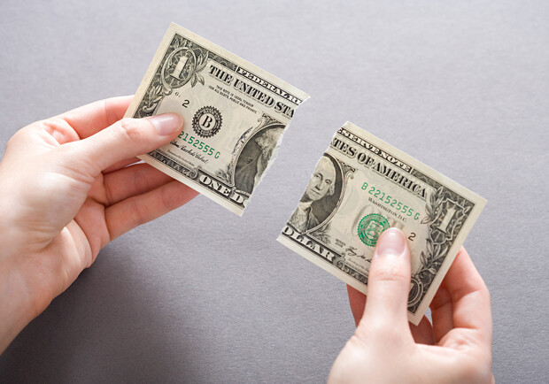 Відслужили своє: де обміняти старі та пошкоджені долари