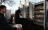 Владыка Онуфрий освятил десять тысяч куличей. Фото:kharkivoda.gov.ua