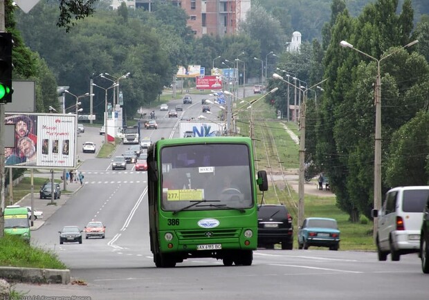 В харьковских маршрутках появились объявления о требовании COVID-сертификата. Фото: gortransport.kharkov.ua