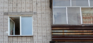 Роковой шаг: на Осипенковском пенсионер выпрыгнул из окна своей квартиры