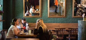 Не скрываются: Google отметил заведения, которые игнорируют карантинные правила