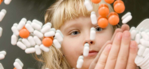 В Украине начнут штрафовать за продажу лекарств детям до 14 лет