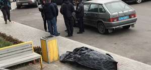 Снимал квартиру: возле харьковской новостройки обнаружили труп иностранца