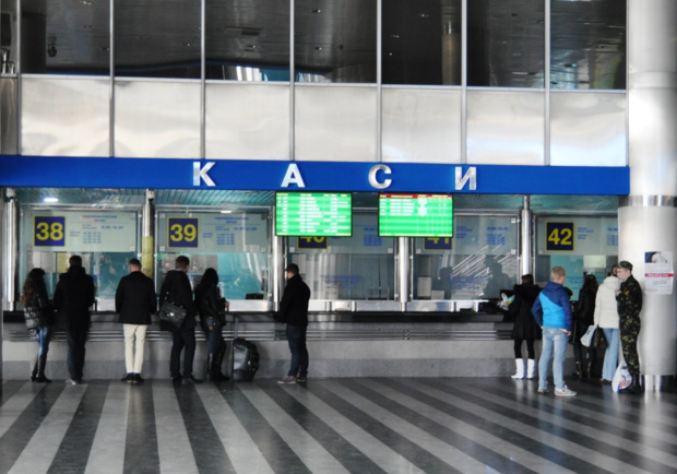 "Укрзалізниця" приостановила продажу билетов из Харькова в Киев и на Западную Украину в декабре. 