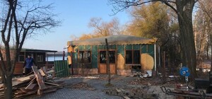 На Набережной Победы демонтировали незаконную постройку