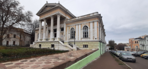 Директора Одесского археологического музея оштрафуют за покраску здания