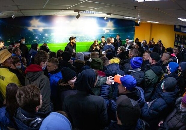 «Металлист» вновь шокирует Украину: на встречу с командой пришло беспрецедентное количество болельщиков (фото) - фото