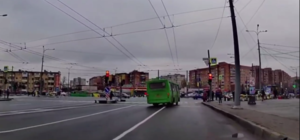 В Харькове оштрафовали водителя маршрутки, который ездил без прав на красный свет (видео)