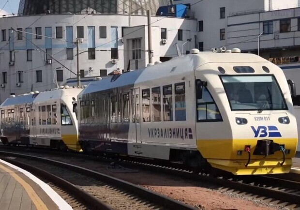 Из Киева в Борисполь поедут электрички: рельсобус заменят полноценными вагонами