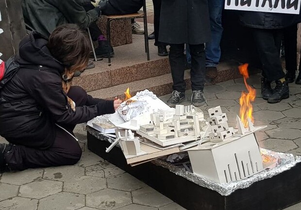 В Харькове студенты-архитекторы протестовали против объединения вузов. 