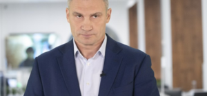 Кличко пообещал посыпать этой зимой улицы снегом