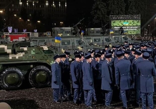 Празднование 30-й годовщины Вооруженных сил Украины в Харькове: 92-я бригада получила танки и БТР. 